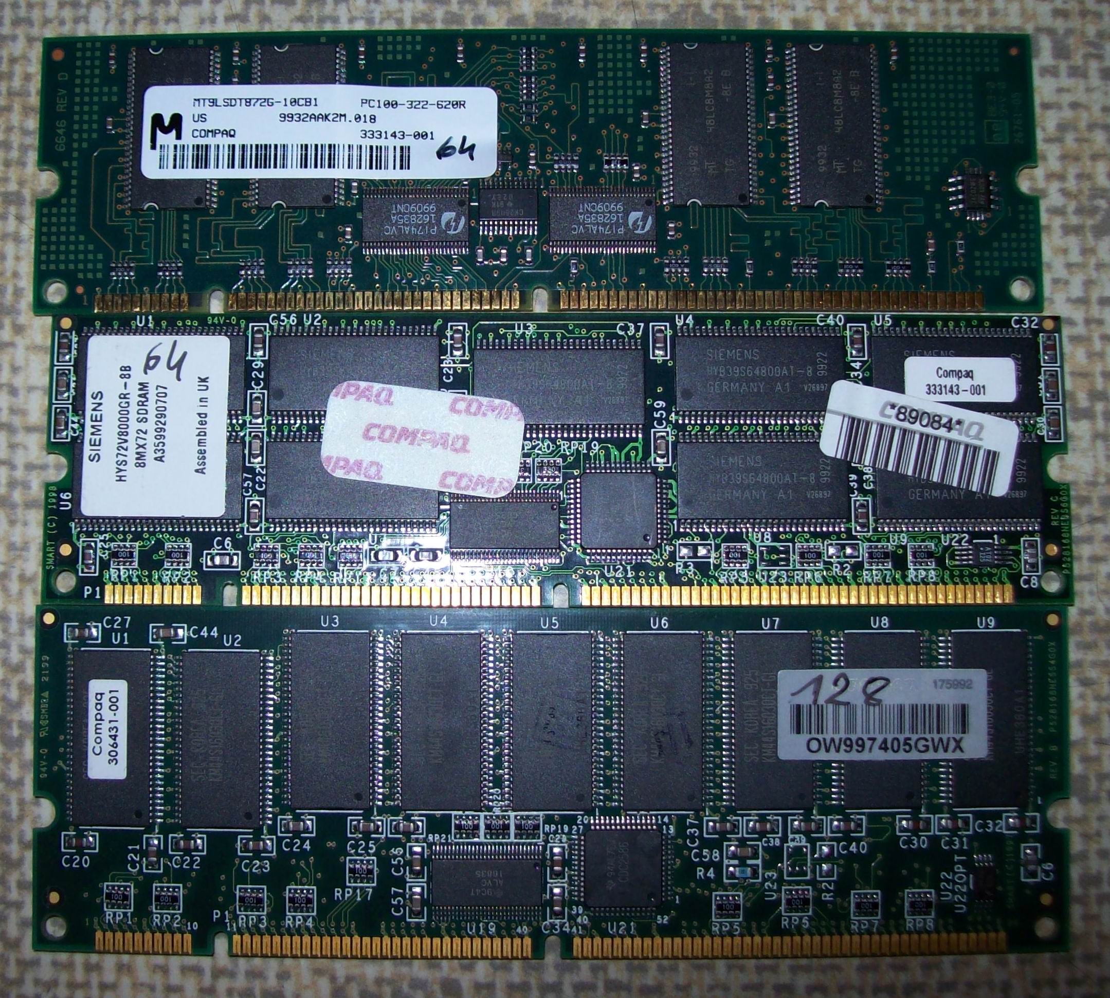 SDRAM (chyba jednak ECC), od góry 64MB ,64MB,128MB.
