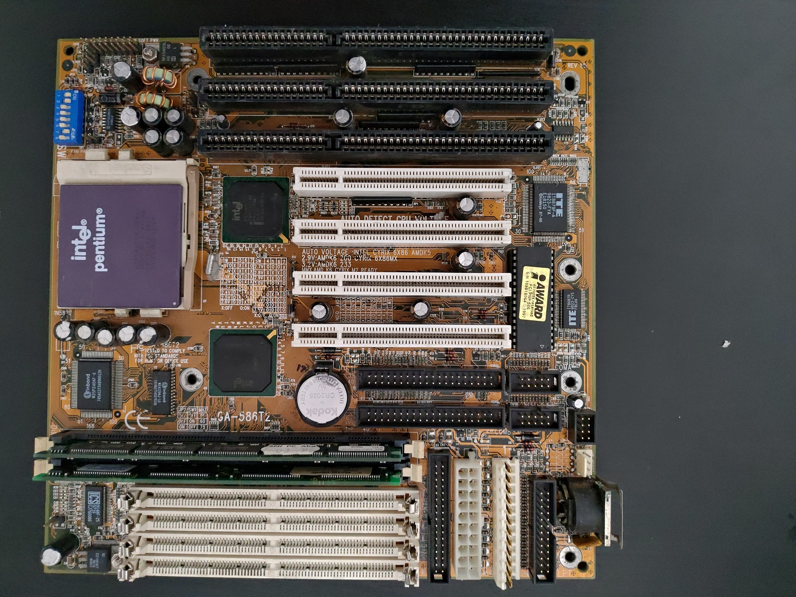 gigabyte ga586t2.jpg