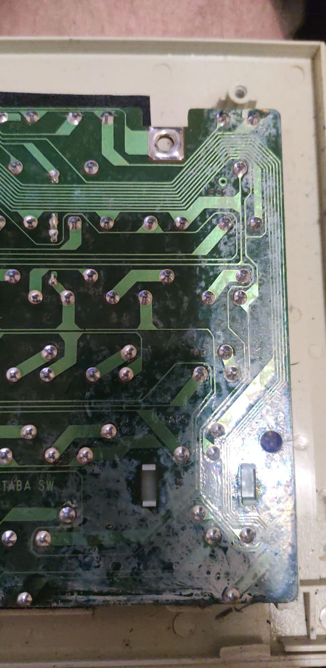 PCB klawiatury Chicony KB-5191 - przebarwiona sekcja